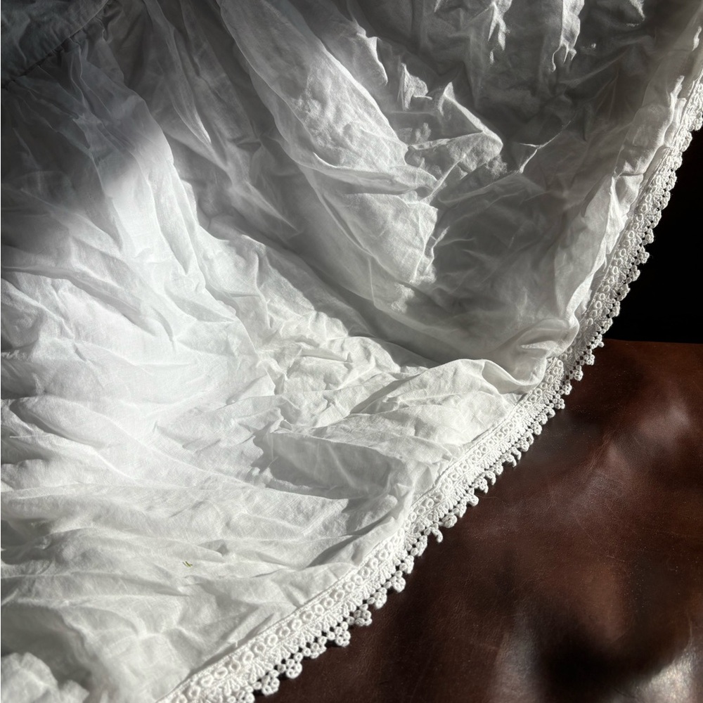 Eyelet lace trim dust ruffle bed skirt